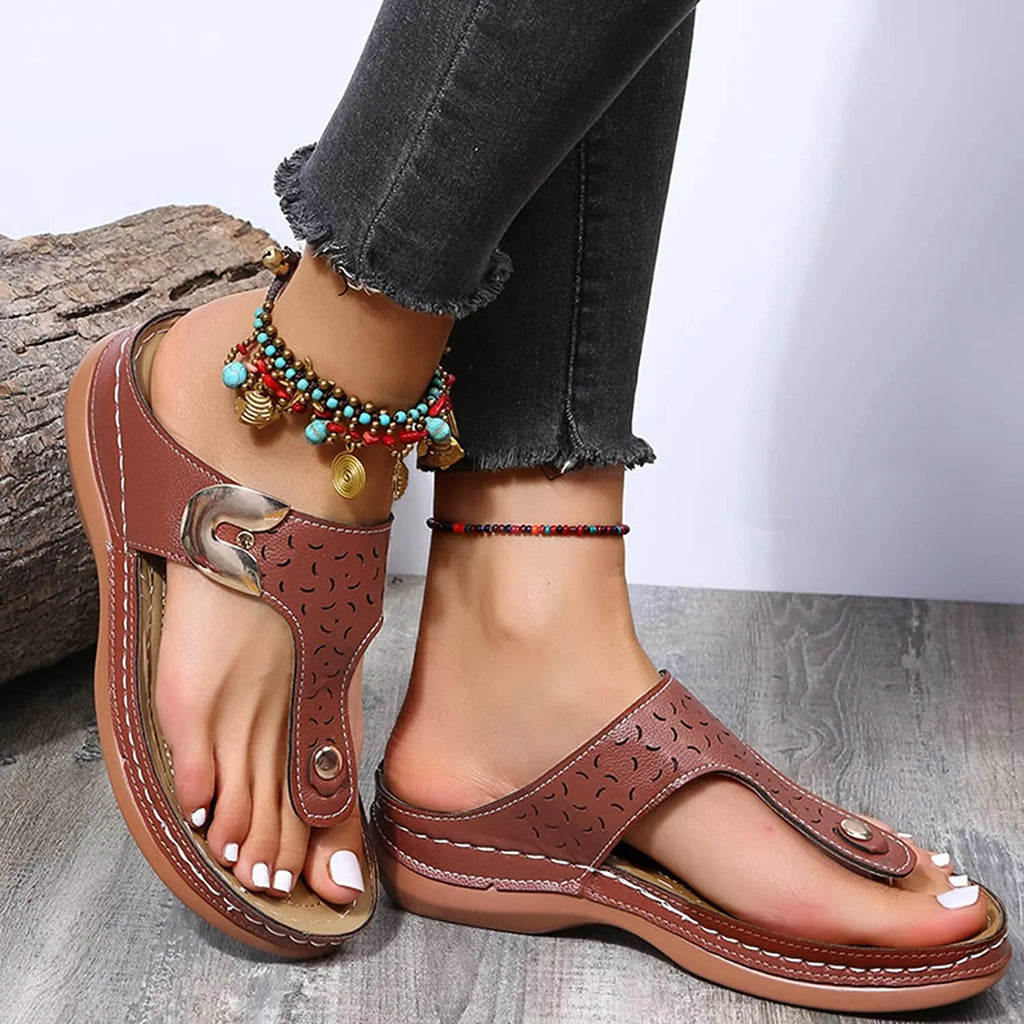2024 Summer New Women's Metal Decor Feature Pattern Wedge Flip-Flops
