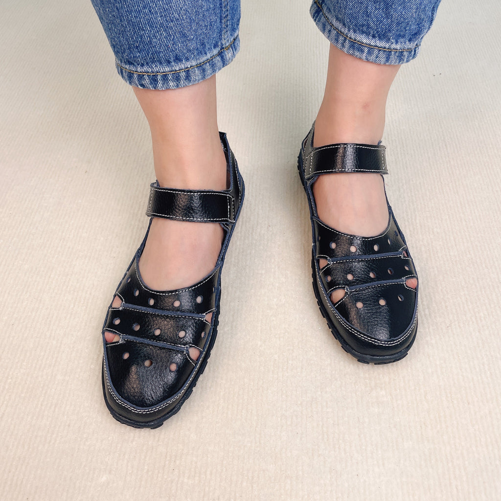 🔥- Women's Hollow Hook Flat Sandals