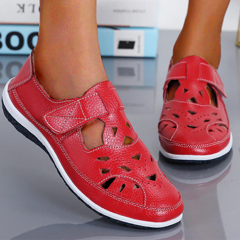 🔥Retro Soft Soled Hollow Sandals