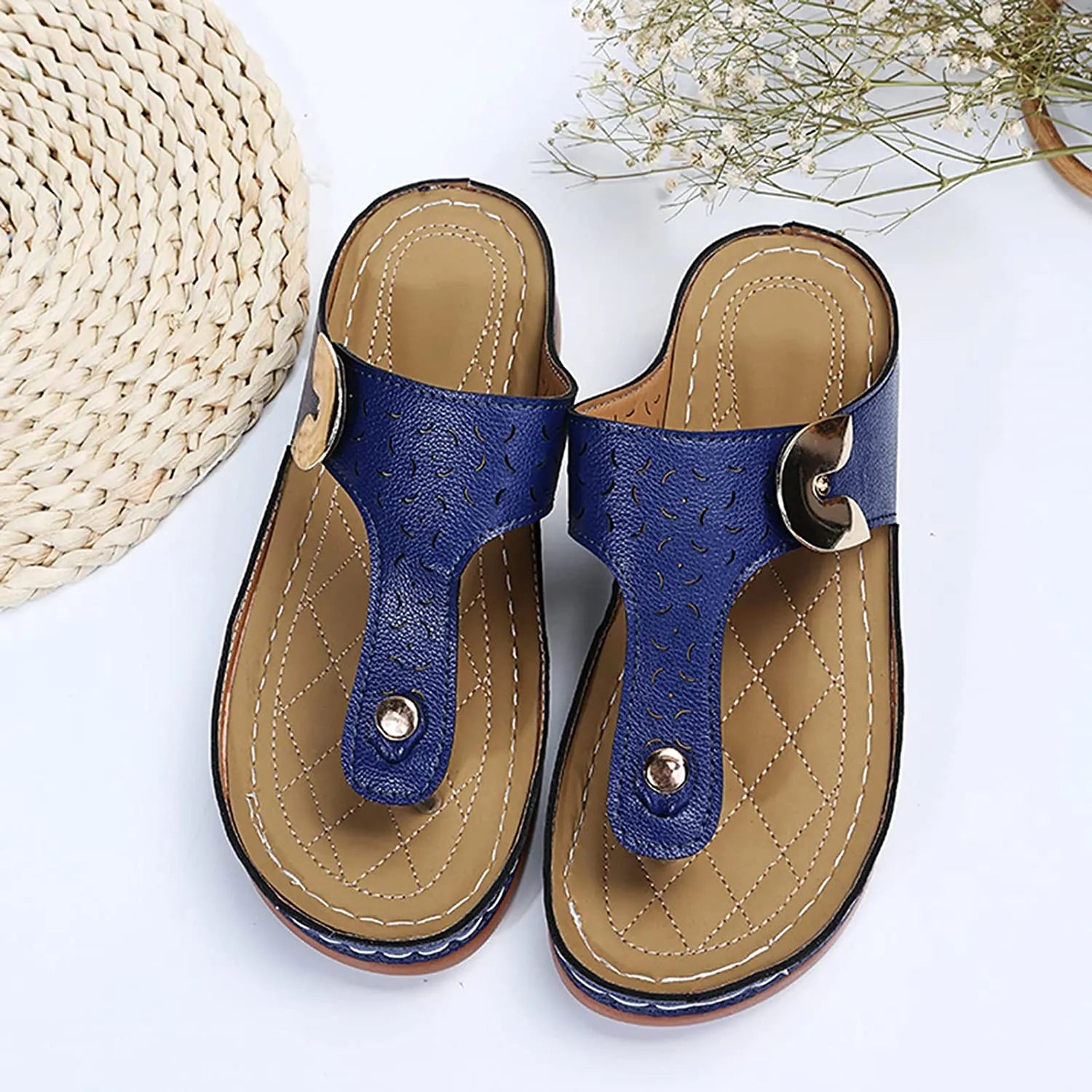 2024 Summer New Women's Metal Decor Feature Pattern Wedge Flip-Flops