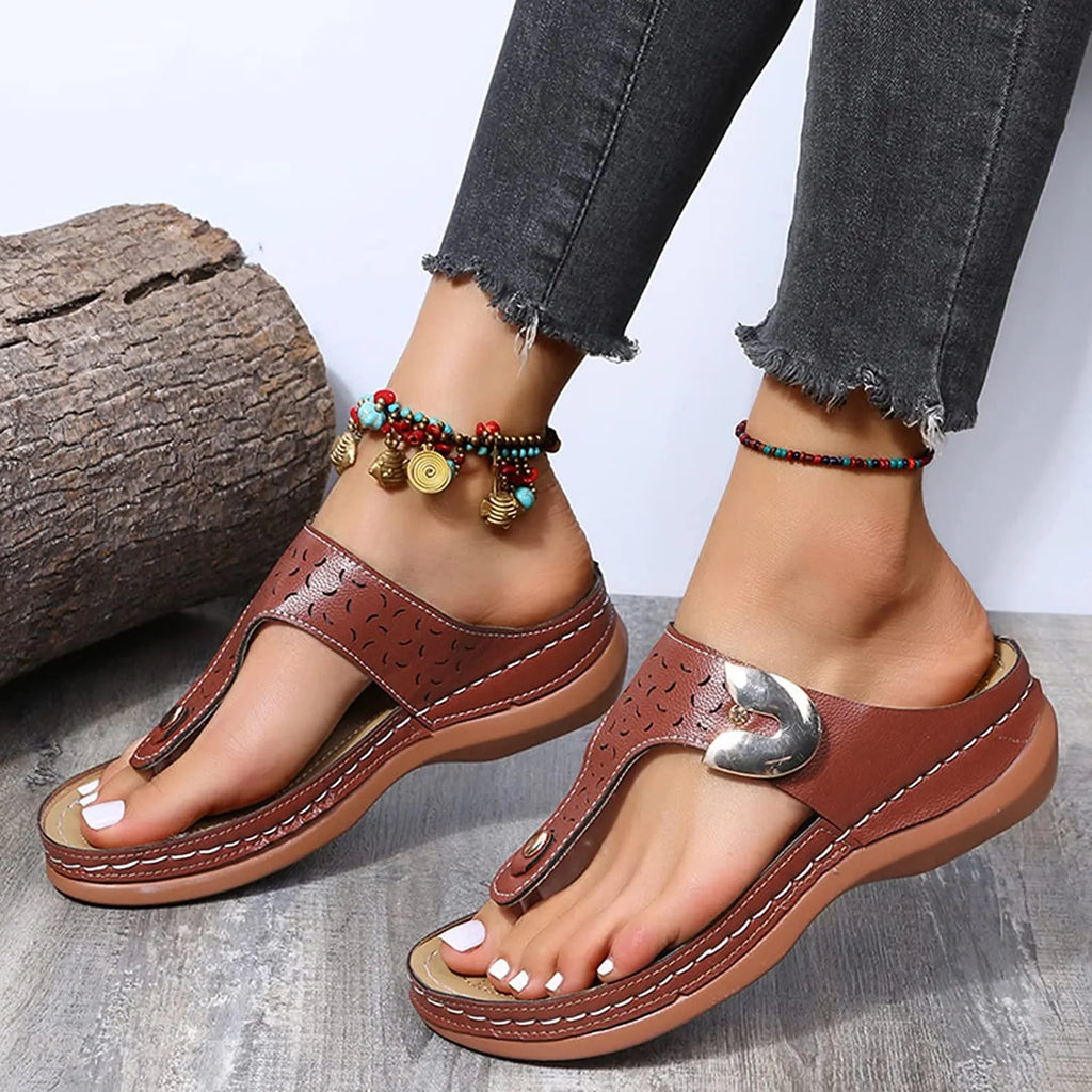 2024 Summer New Women's Metal Decor Feature Pattern Wedge Flip-Flops