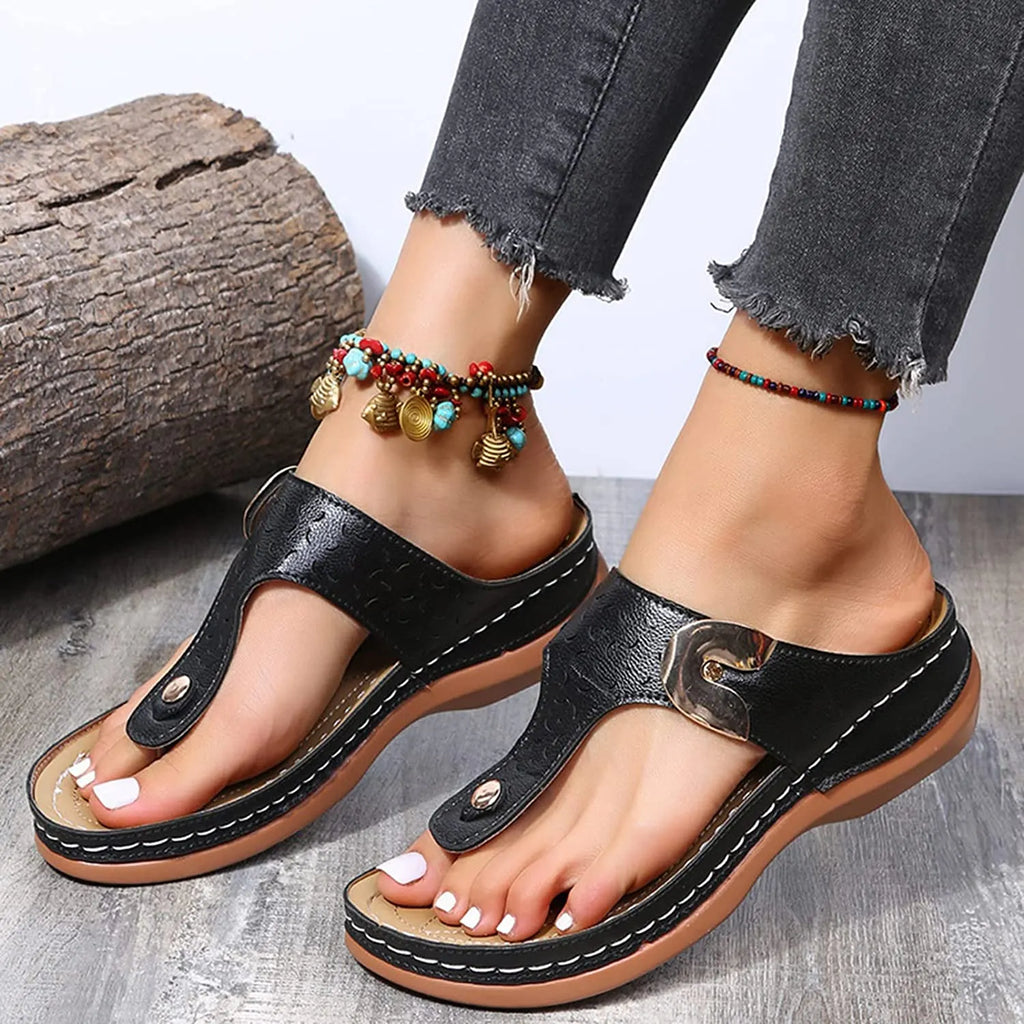 2024 Summer New Women's Metal Decor Feature Pattern Wedge Flip-Flops